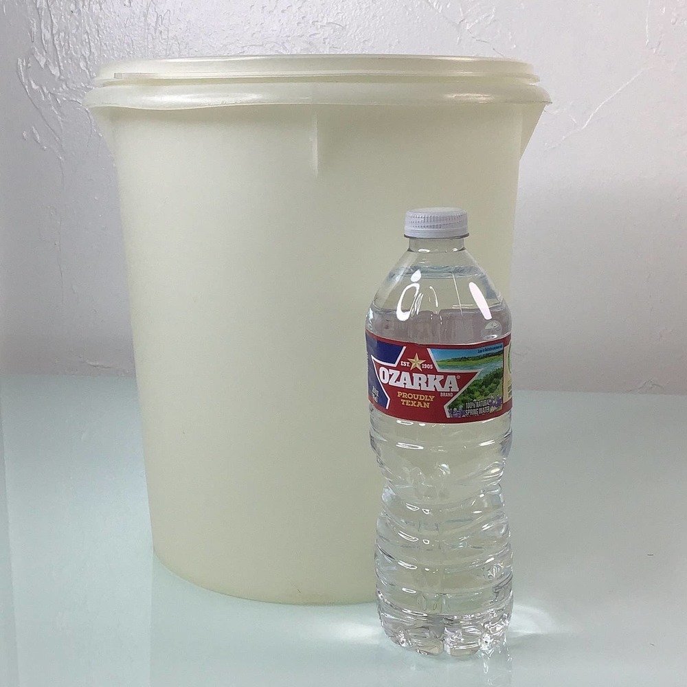 Vintage Tupperware X-Large Carry all Round food container with matching lid - Picture 9 of 9